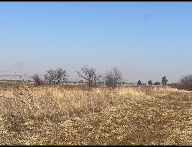 10,881M² VACANT LAND FOR SALE IN HIGHBURY